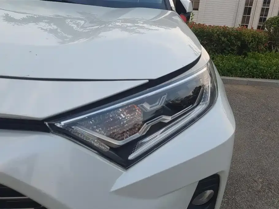 Toyota RAV4 — фото 6
