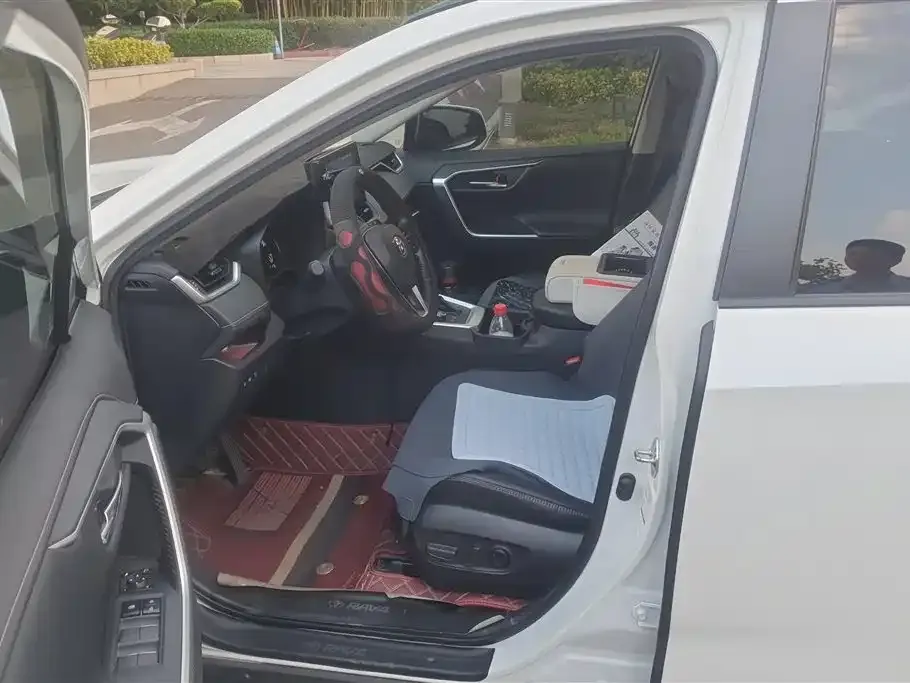Toyota RAV4 — фото 3