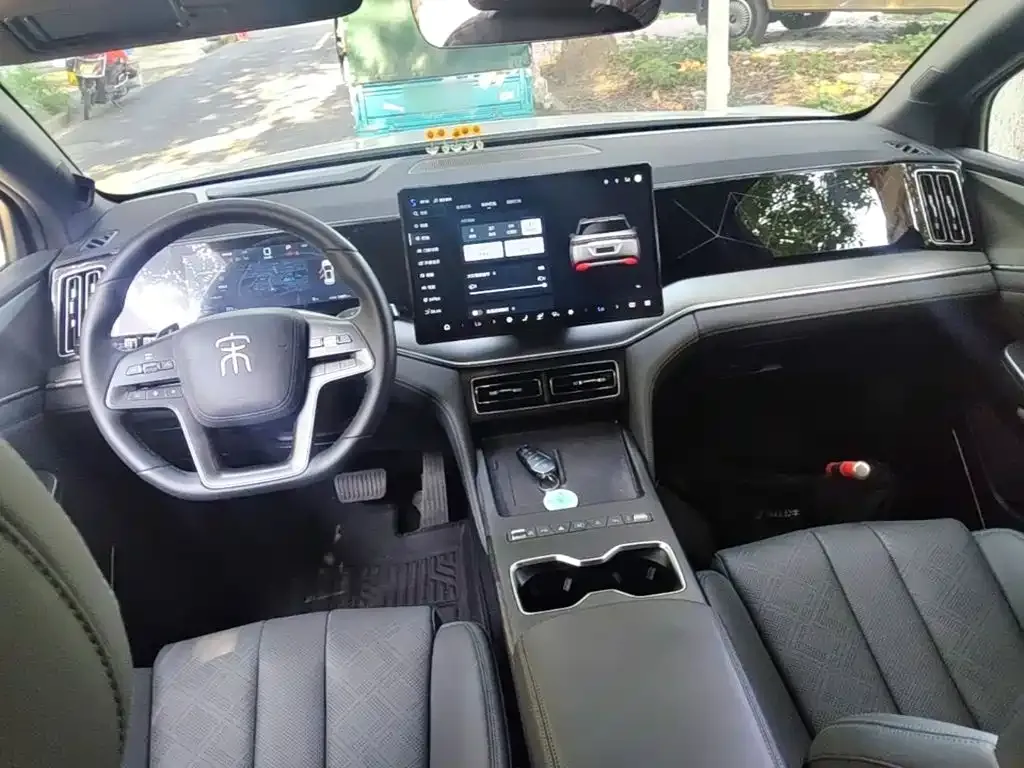 BYD L DM-i — фото 7