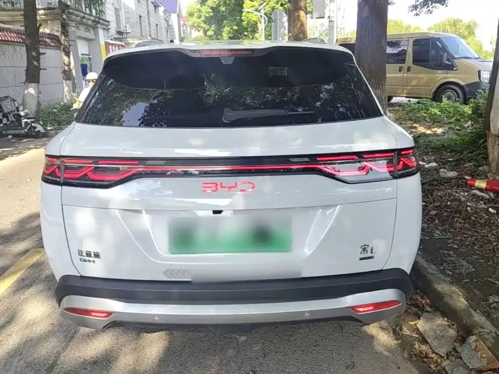 BYD L DM-i — фото 10