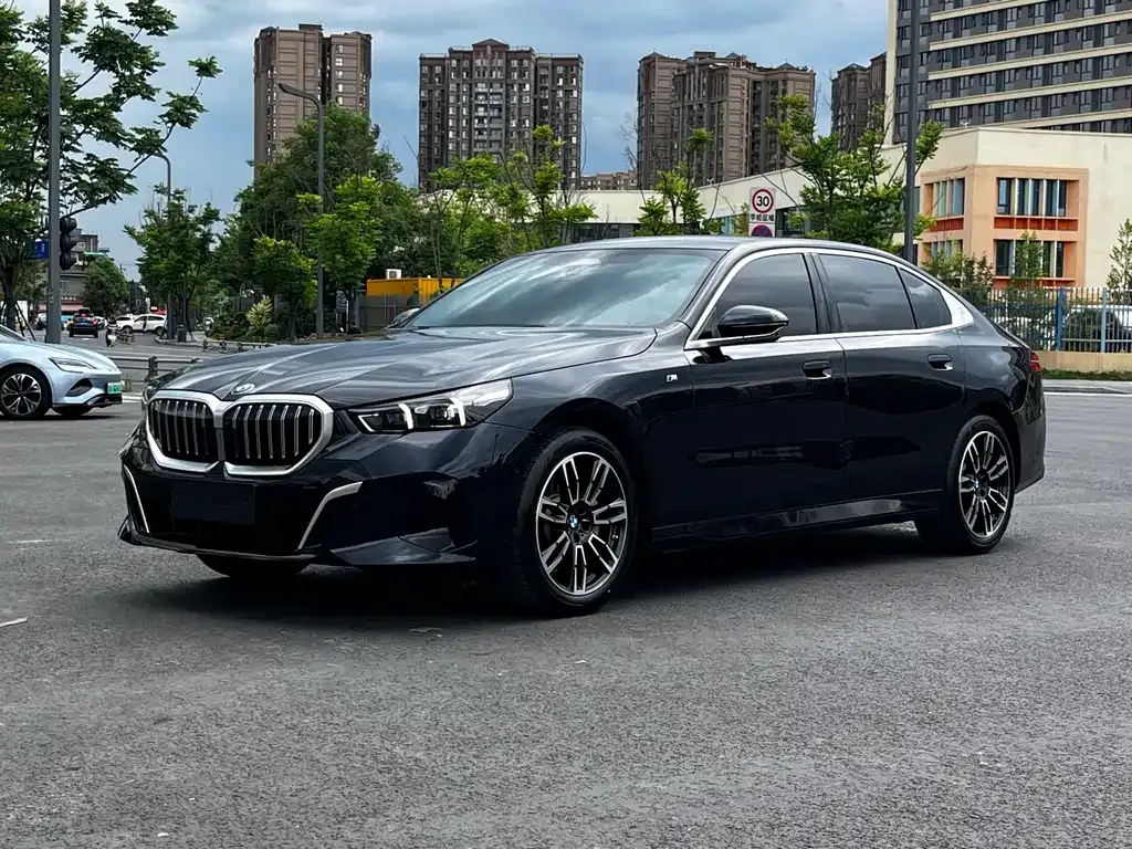 BMW 5 Series — фото 1