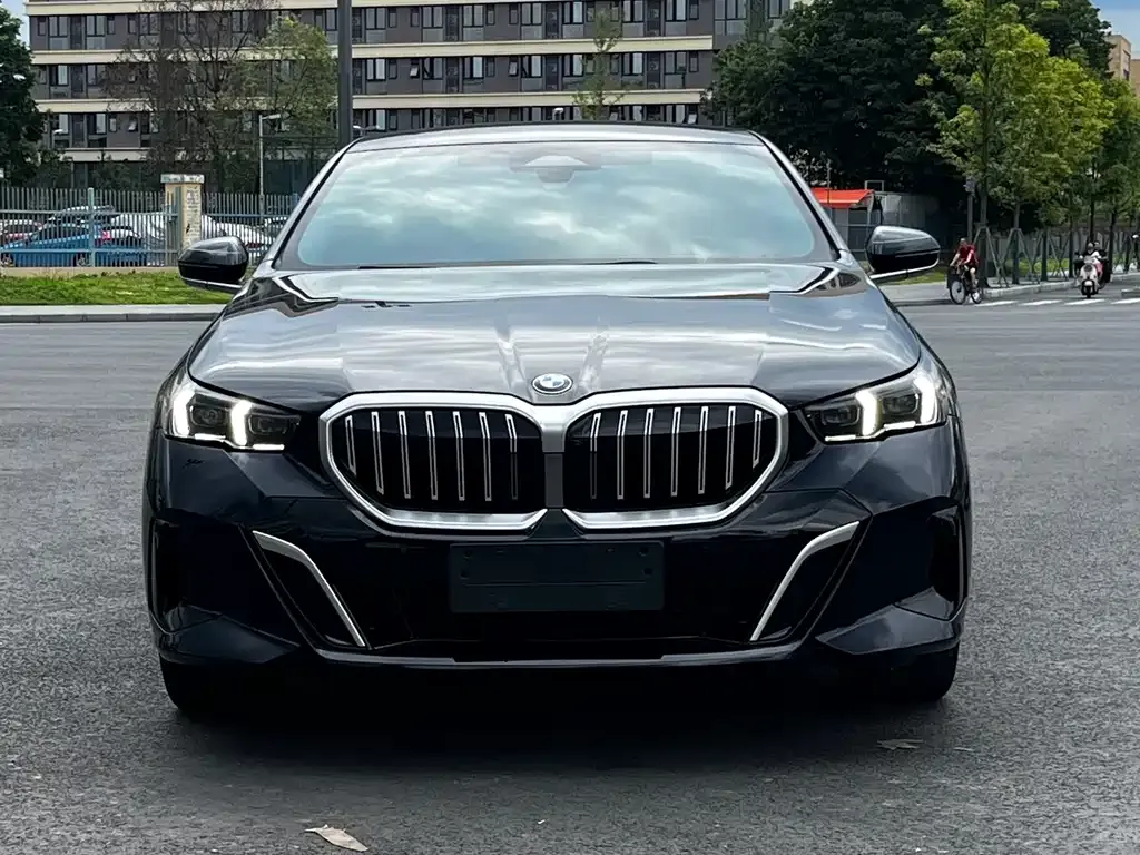 BMW 5 Series — фото 2