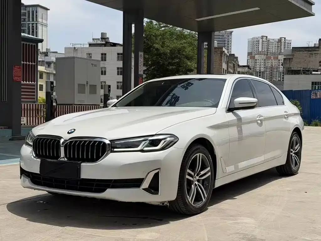 BMW 5 Series — фото 1