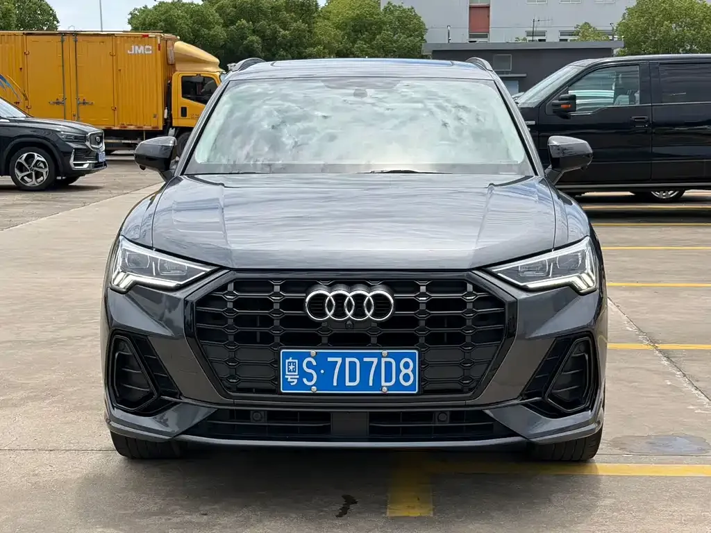 Audi Q3 — фото 1