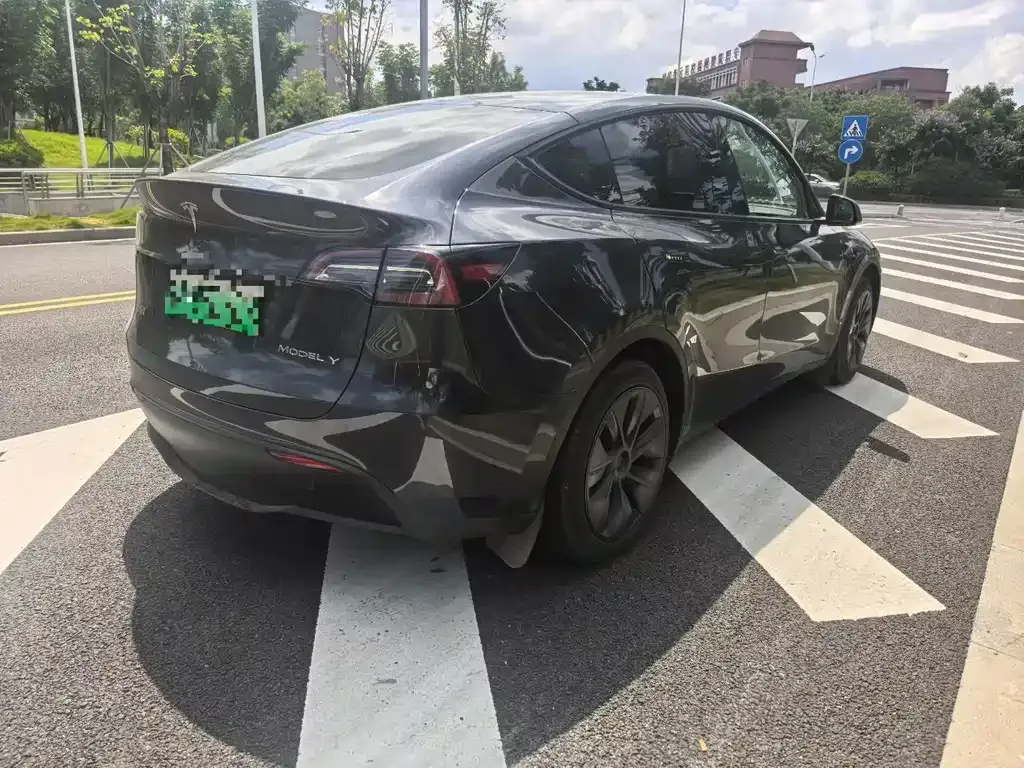 Tesla Model Y — фото 5