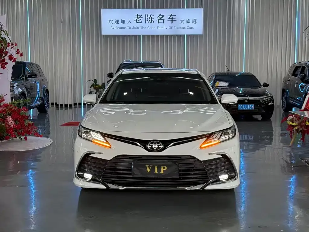 Toyota Camry — фото 5