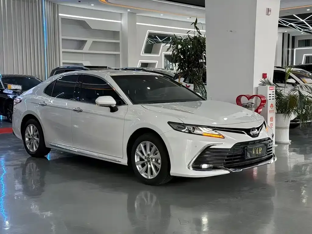 Toyota Camry — фото 9