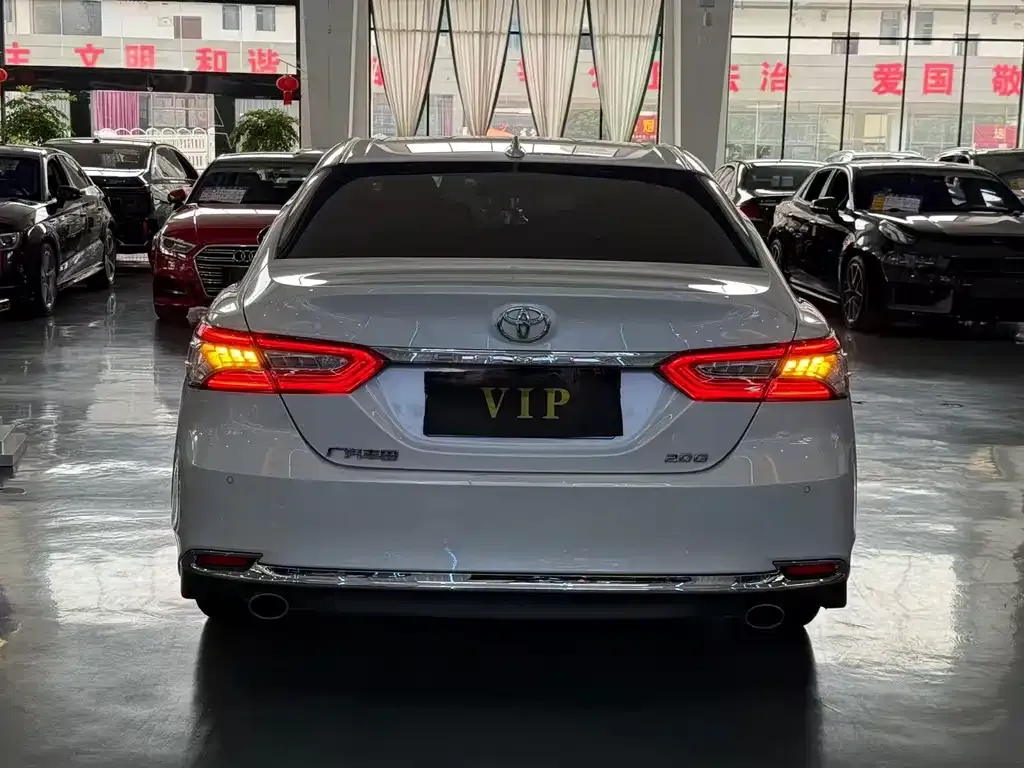 Toyota Camry — фото 4