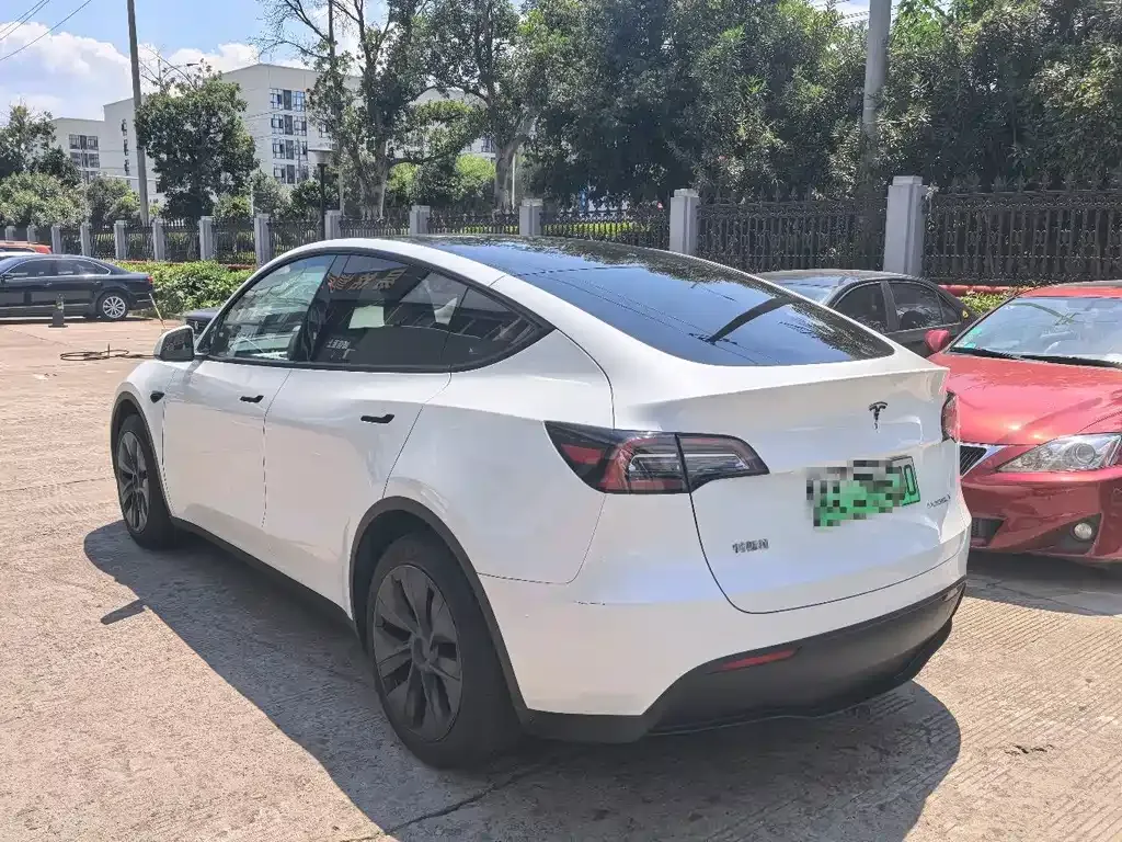 Tesla Model Y — фото 7