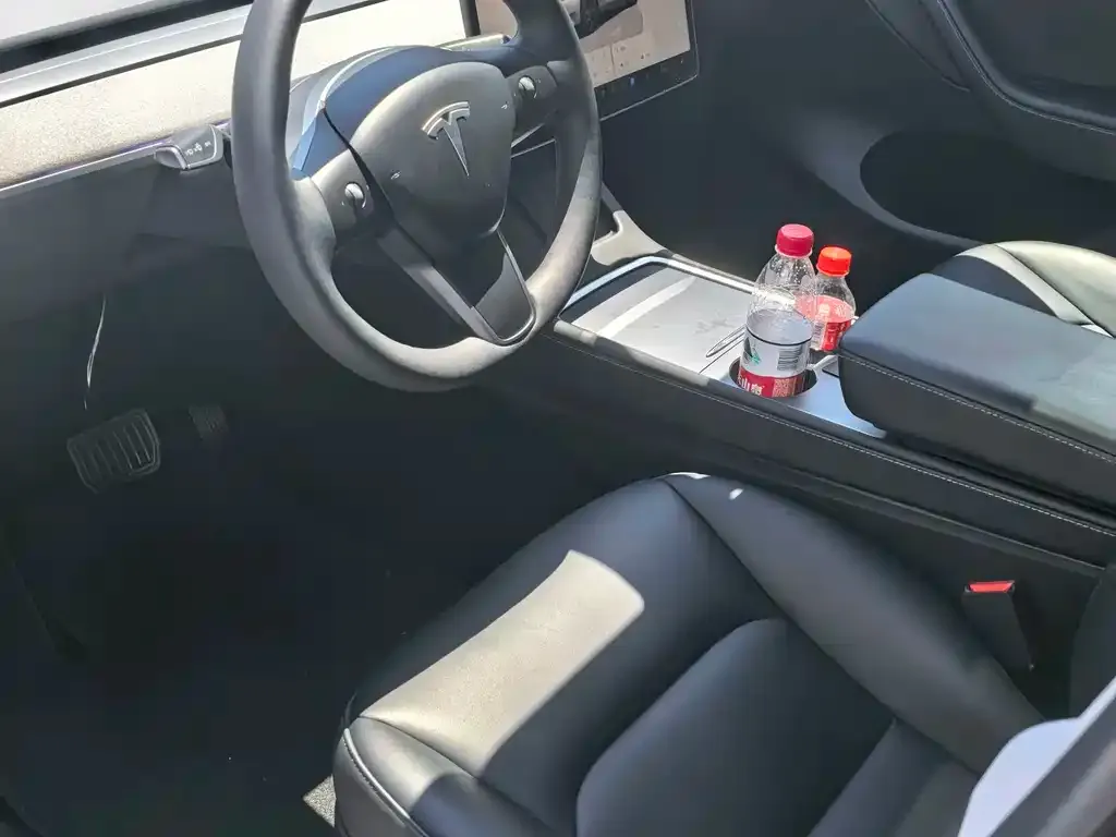 Tesla Model Y — фото 3