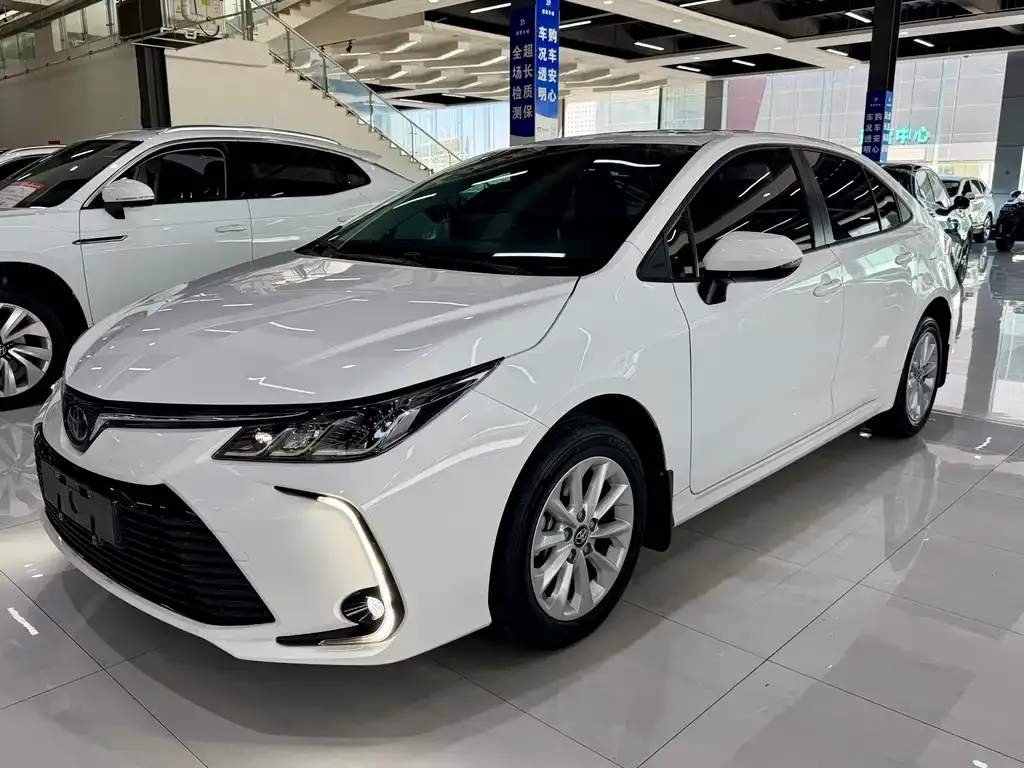 Toyota Corolla — фото 1