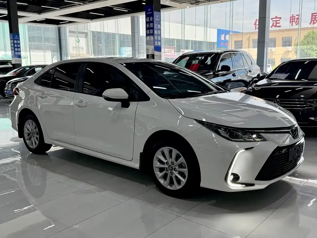 Toyota Corolla — фото 4