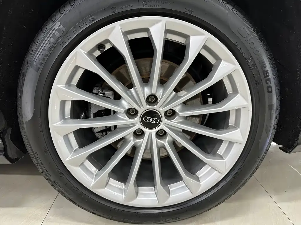 Audi A8 2023 из CN, фото 4