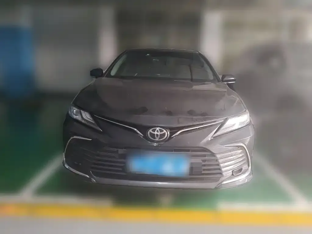 Toyota Camry — фото 2