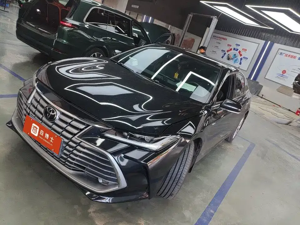 Toyota Avalon — фото 1