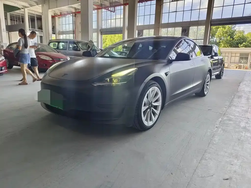Tesla Model 3 — фото 1