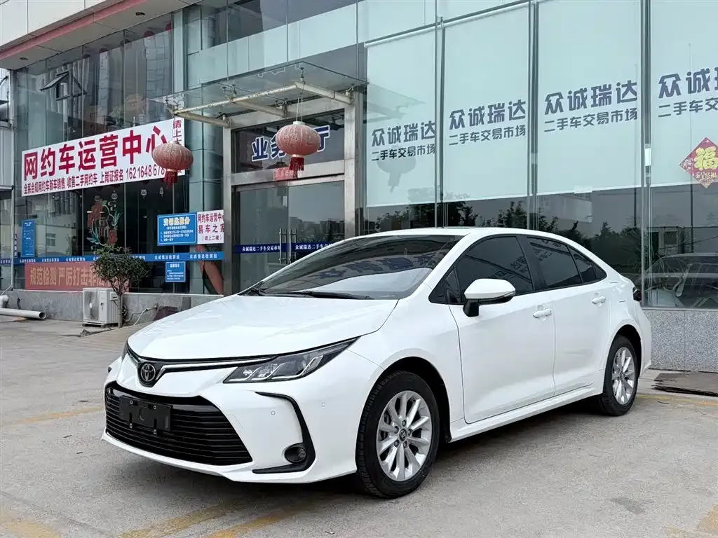 Toyota Corolla — фото 1