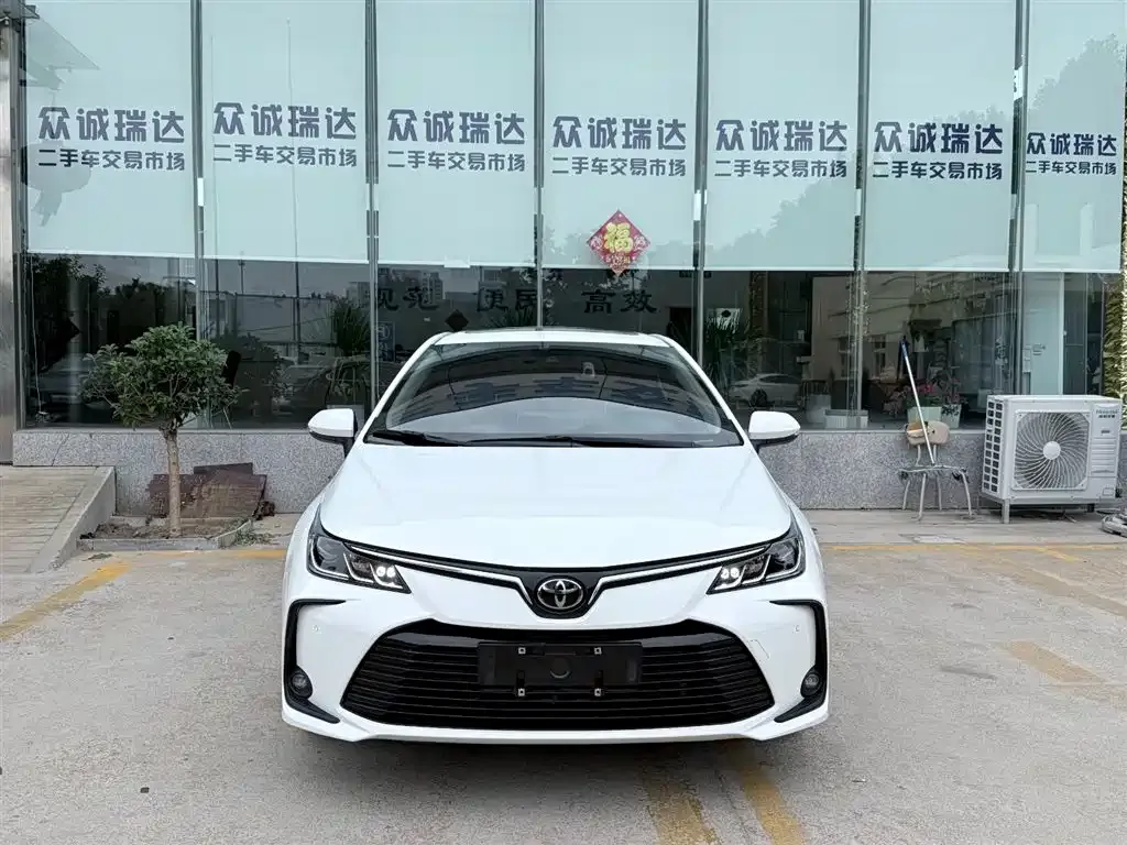 Toyota Corolla — фото 7
