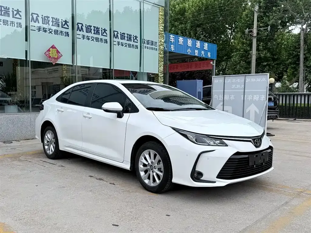 Toyota Corolla — фото 9