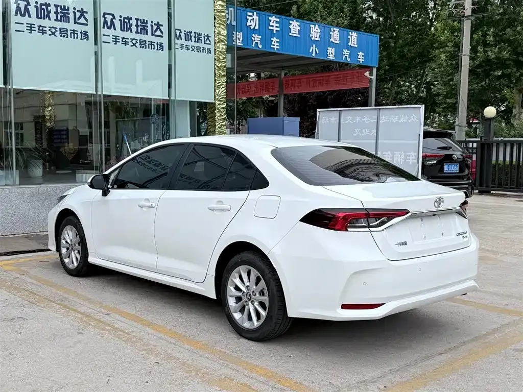 Toyota Corolla — фото 10