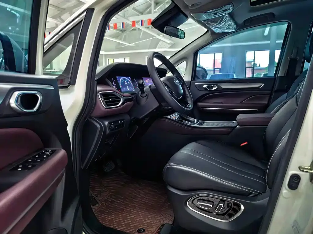 GAC Motor Trumpchi M6 — фото 4