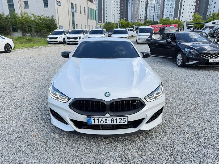 BMW 8-Series — фото 1