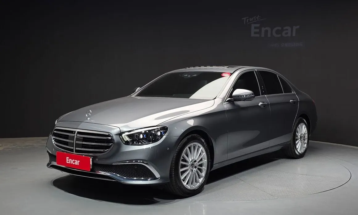 Mercedes-Benz E-Class — фото 1