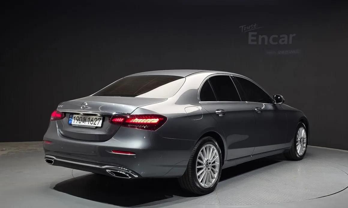 Mercedes-Benz E-Class — фото 10