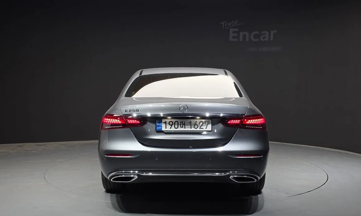 Mercedes-Benz E-Class — фото 8