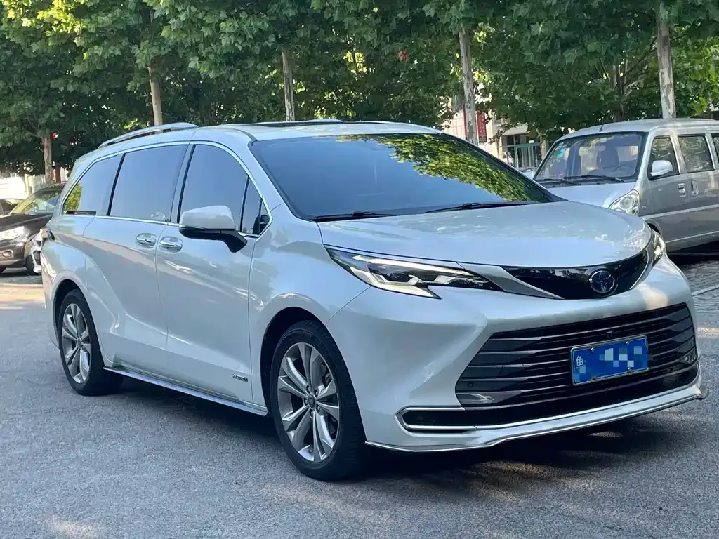 Toyota Sienna — фото 2