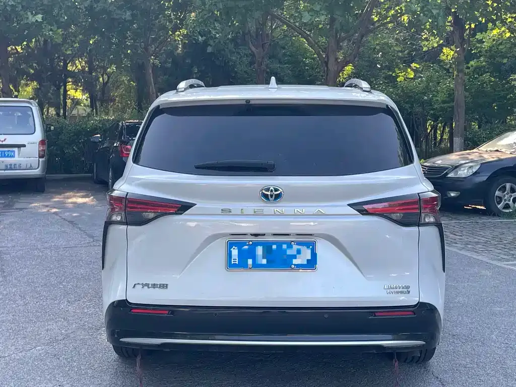 Toyota Sienna — фото 7