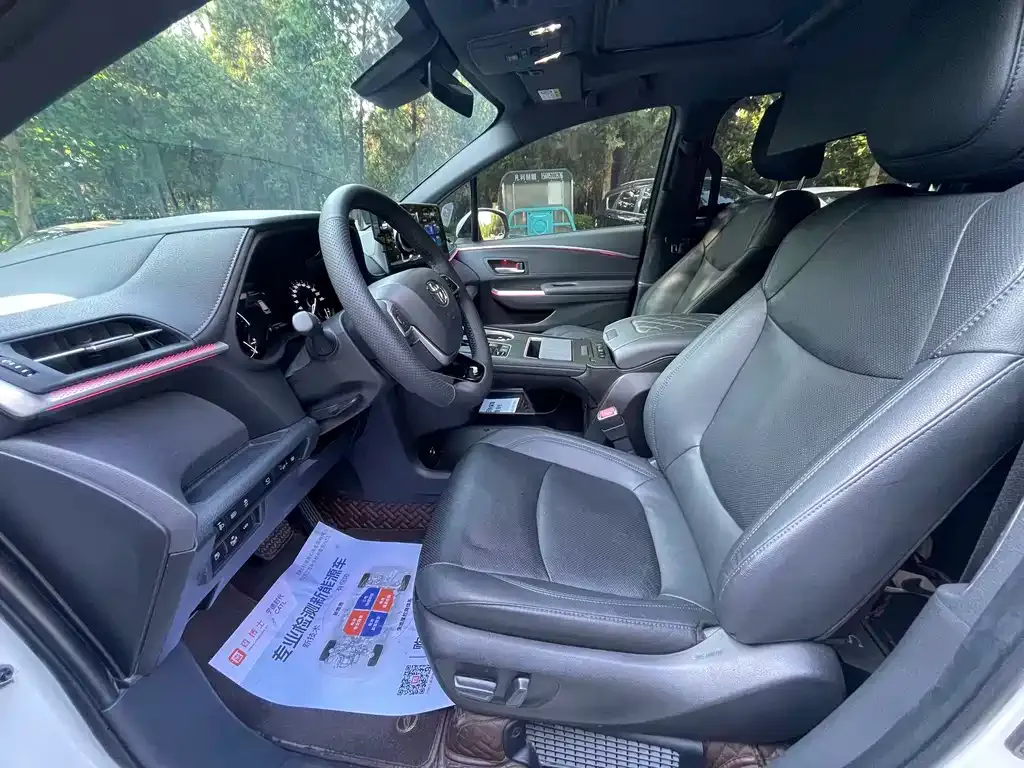 Toyota Sienna — фото 4