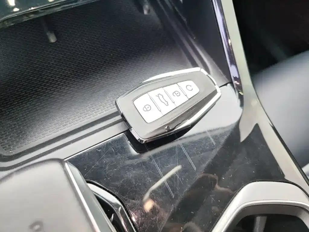 Geely Boyue L 2024 из CN, фото 2