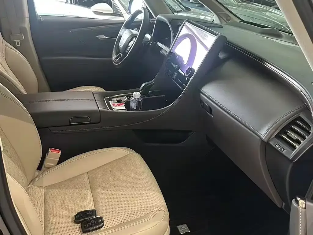 Toyota Alphard — фото 7
