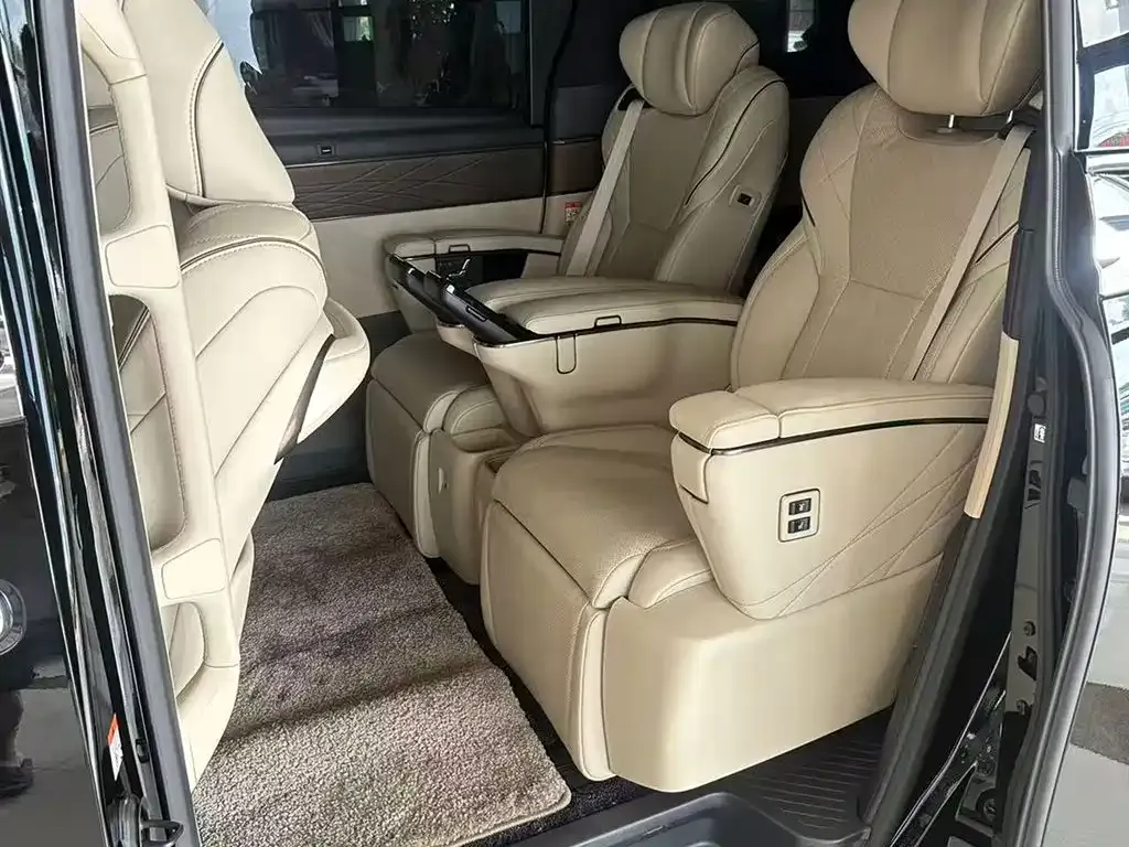 Toyota Alphard — фото 8