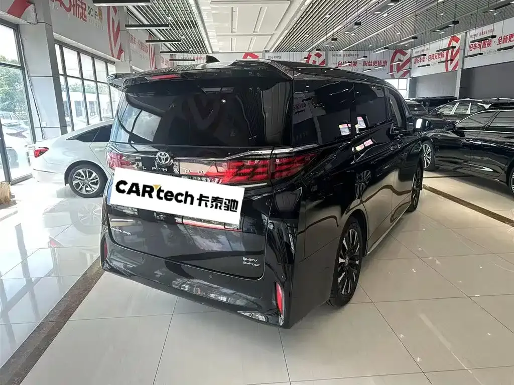 Toyota Alphard — фото 3