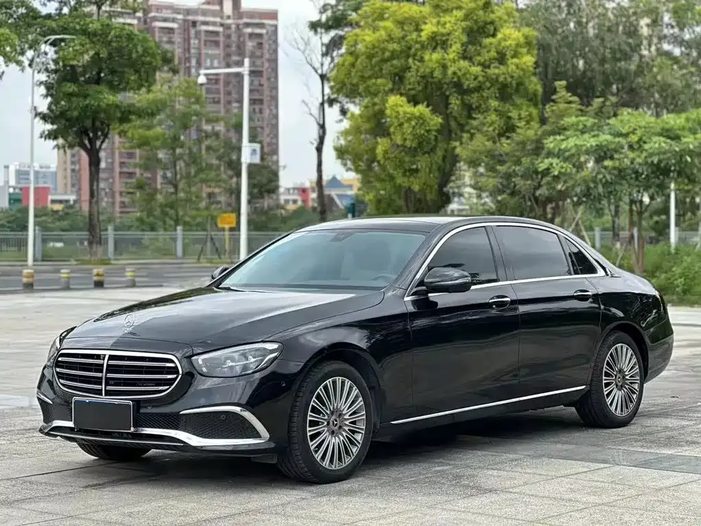 Mercedes-Benz E-Class — фото 1