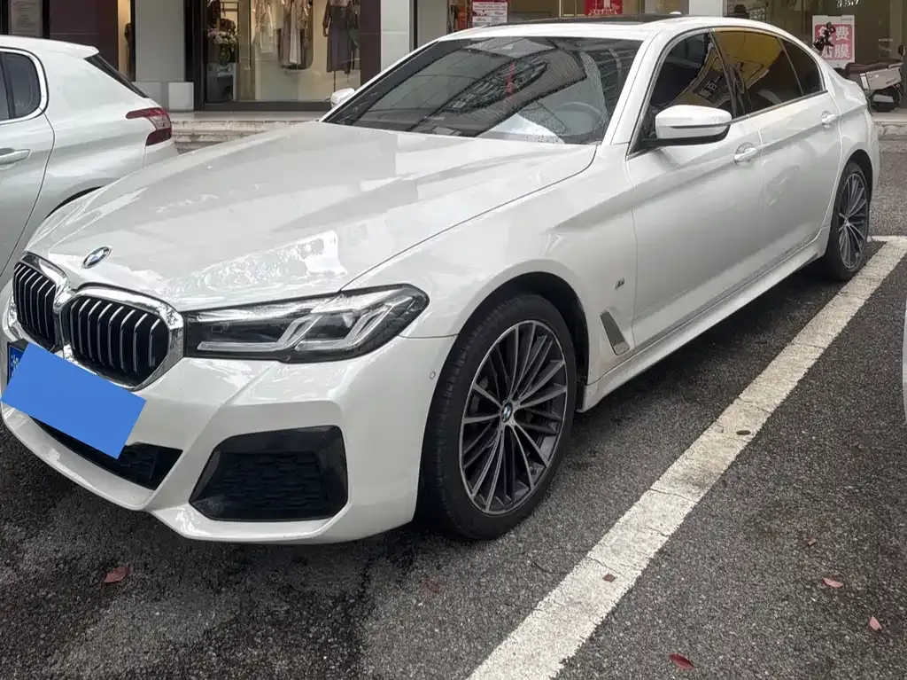 BMW 5 Series — фото 1