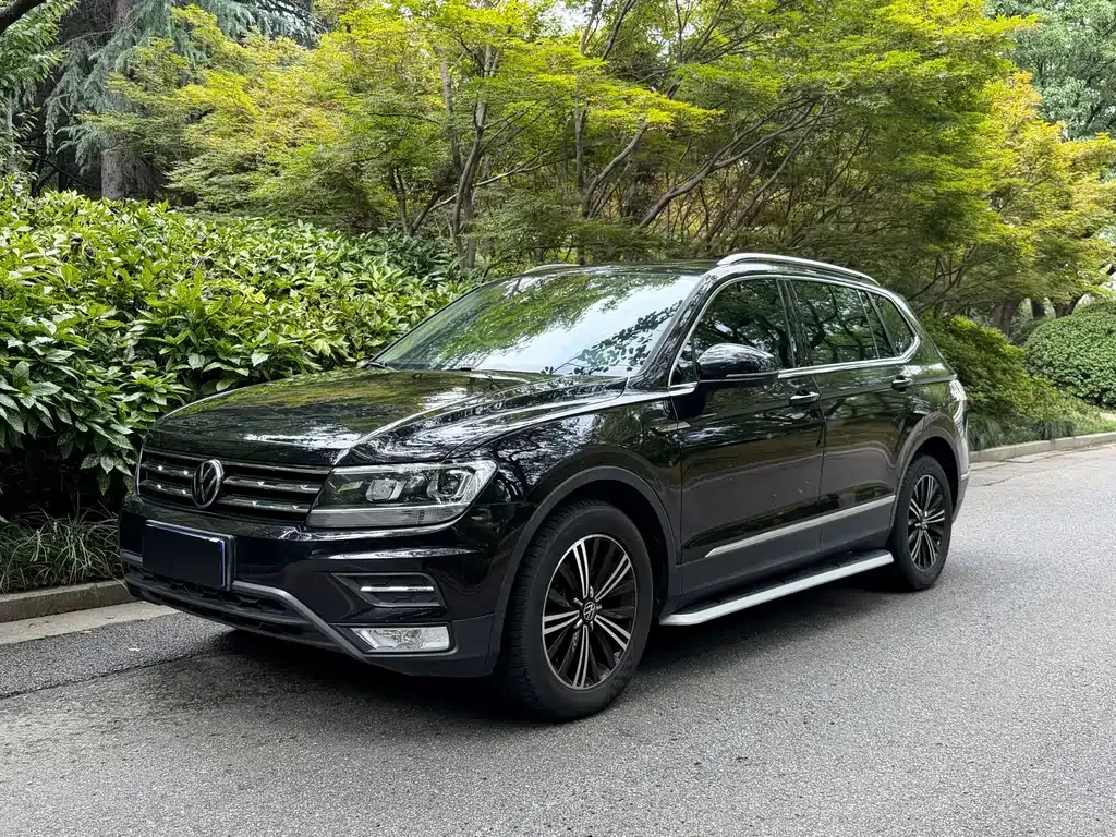 Volkswagen Tiguan L — фото 1