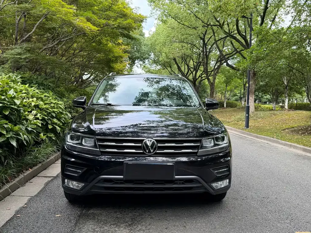 Volkswagen Tiguan L — фото 10