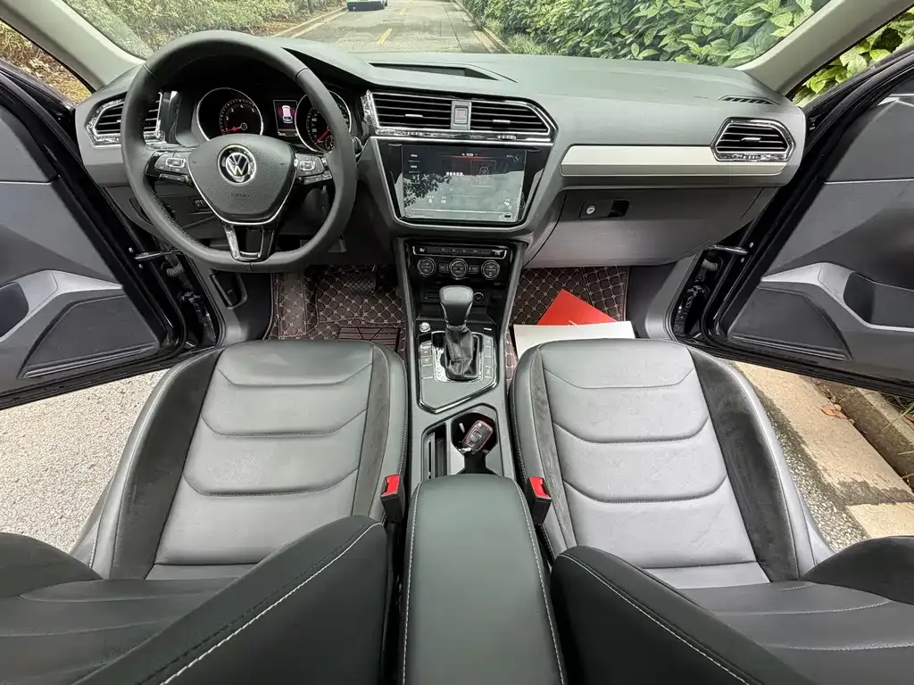 Volkswagen Tiguan L — фото 4
