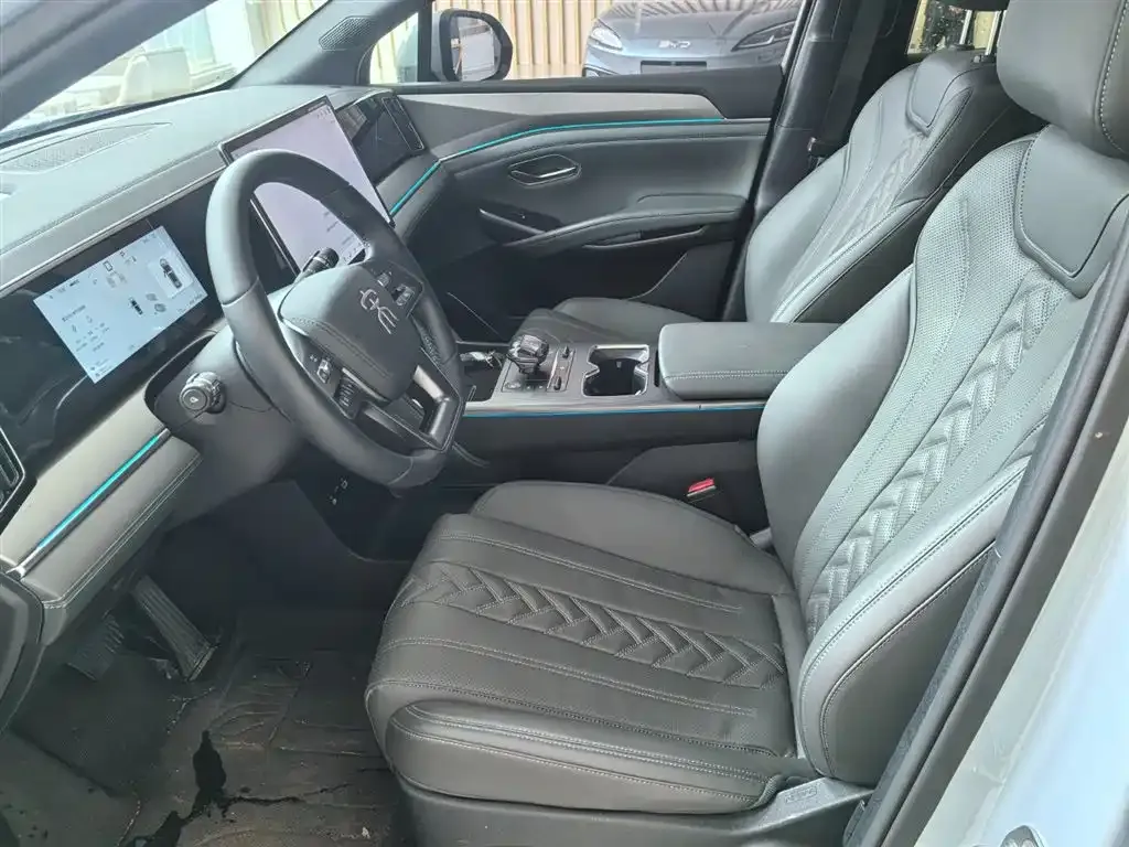 BYD L DM-i — фото 10