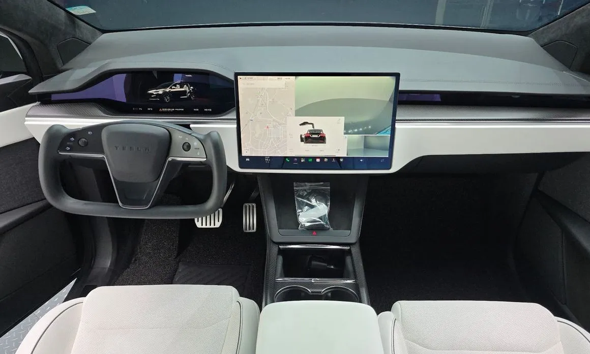 Tesla Model X 2023 из KR, фото 10