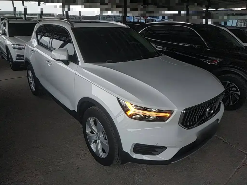 Volvo XC40 — фото 6