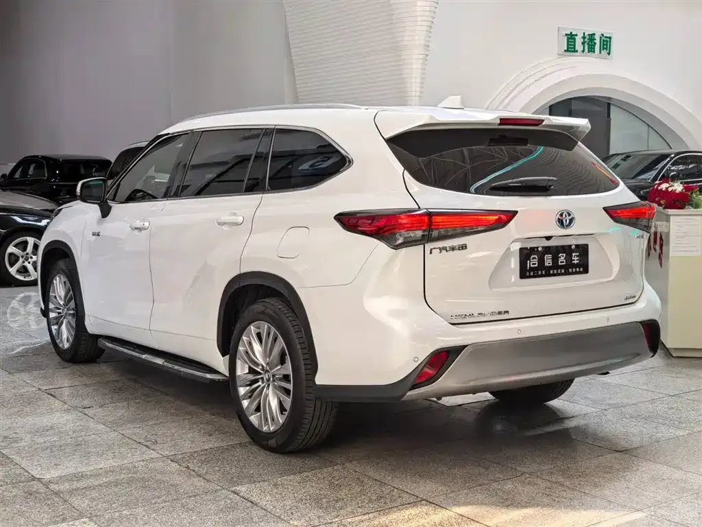 Toyota Highlander — фото 10