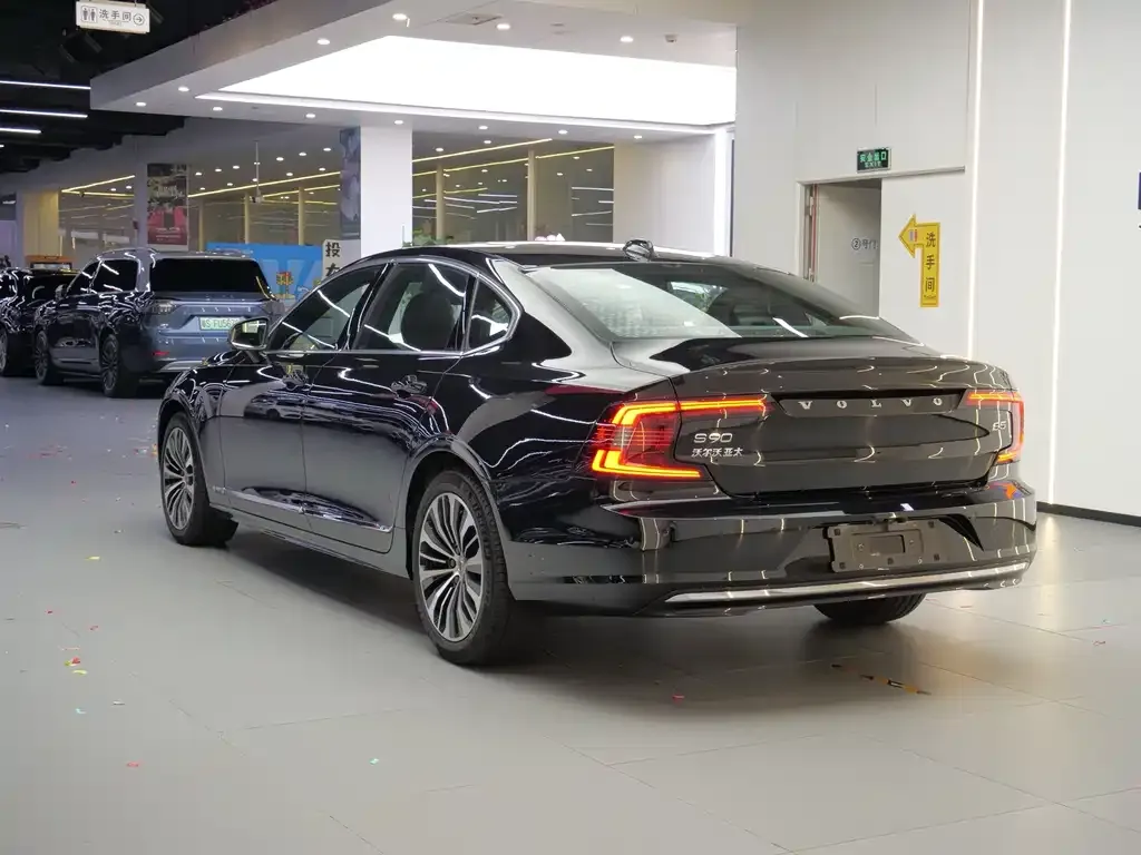 Volvo S90 — фото 3