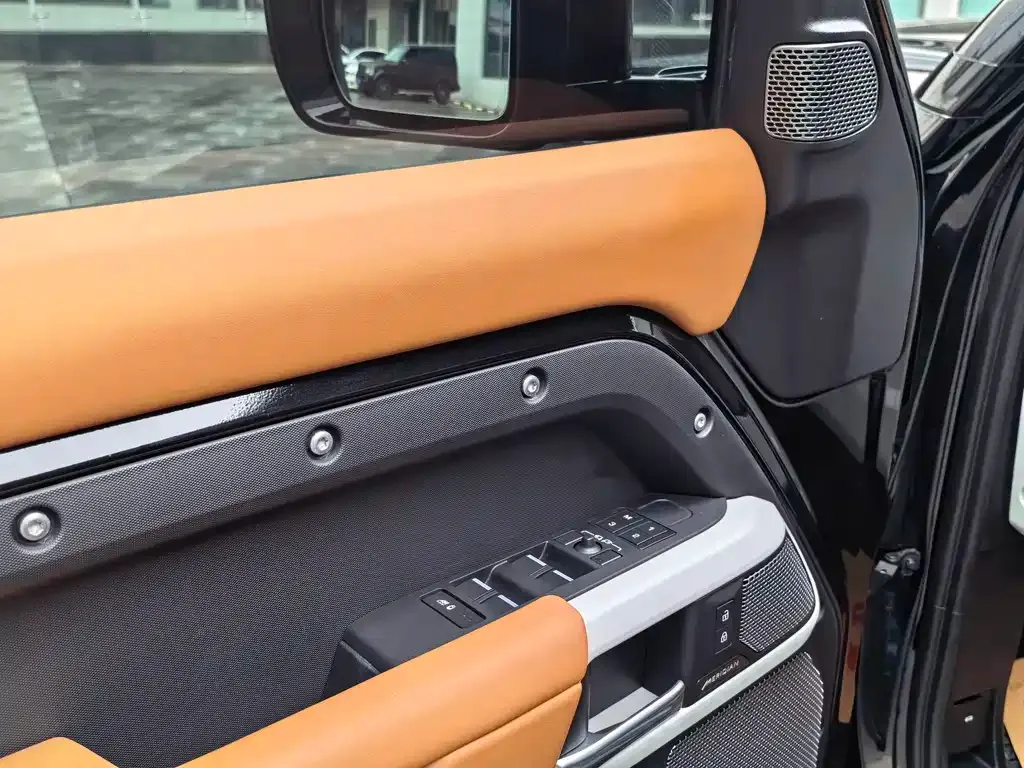 Land Rover Defender — фото 6