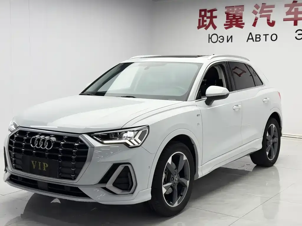 Audi Q3 — фото 1