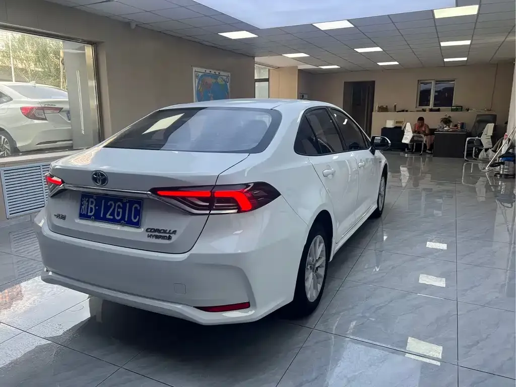 Toyota Corolla — фото 3