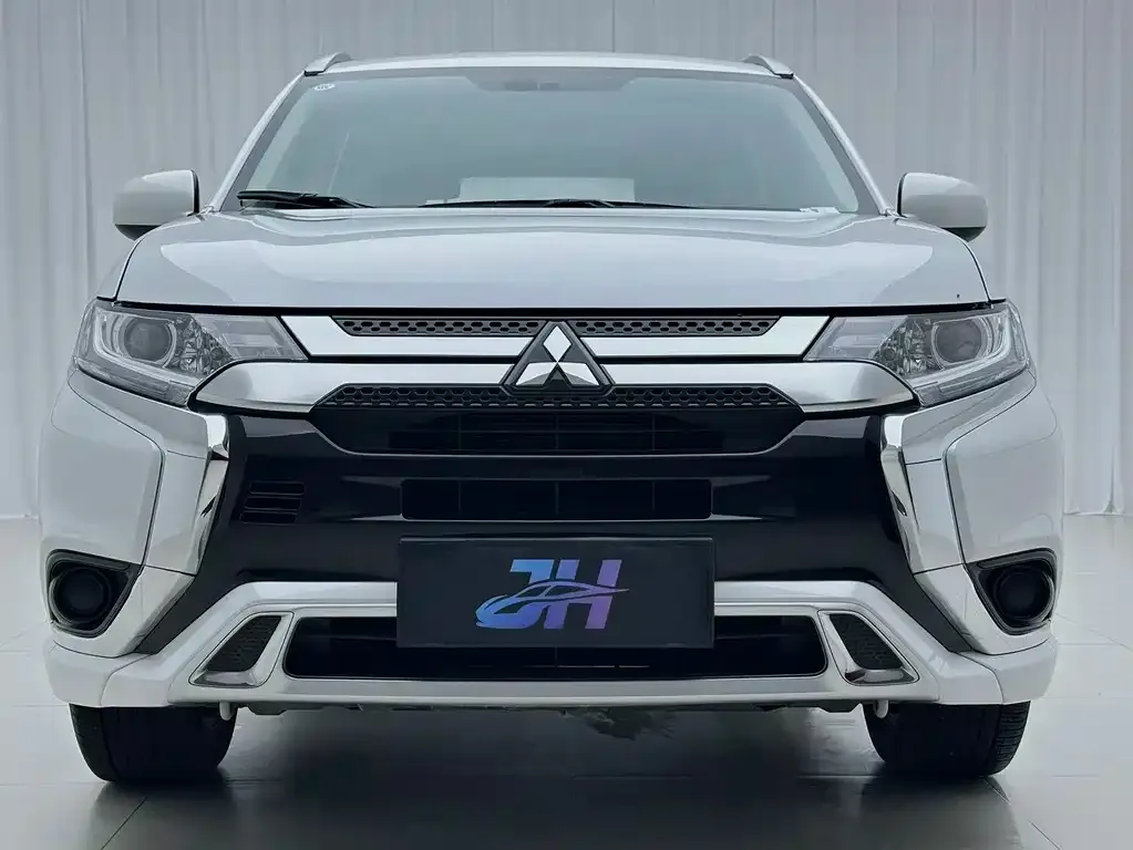 Mitsubishi Outlander — фото 2